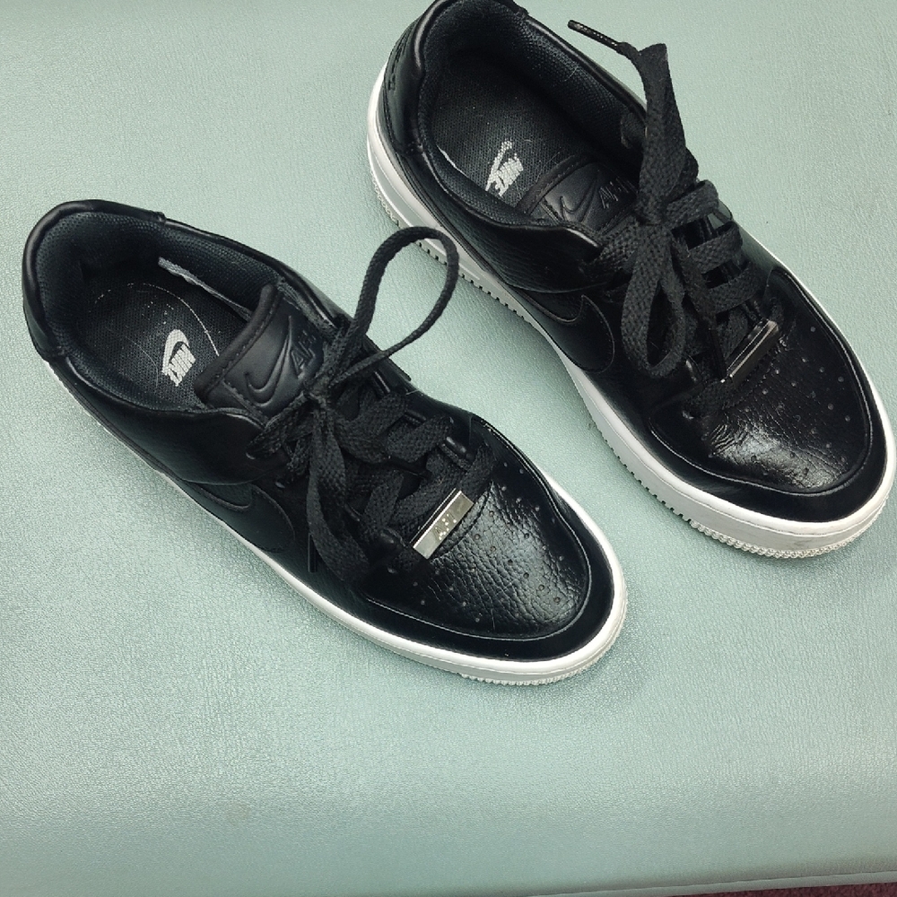 Nike Sage Low Top Black Leather Platform Sneakers  Size 5
